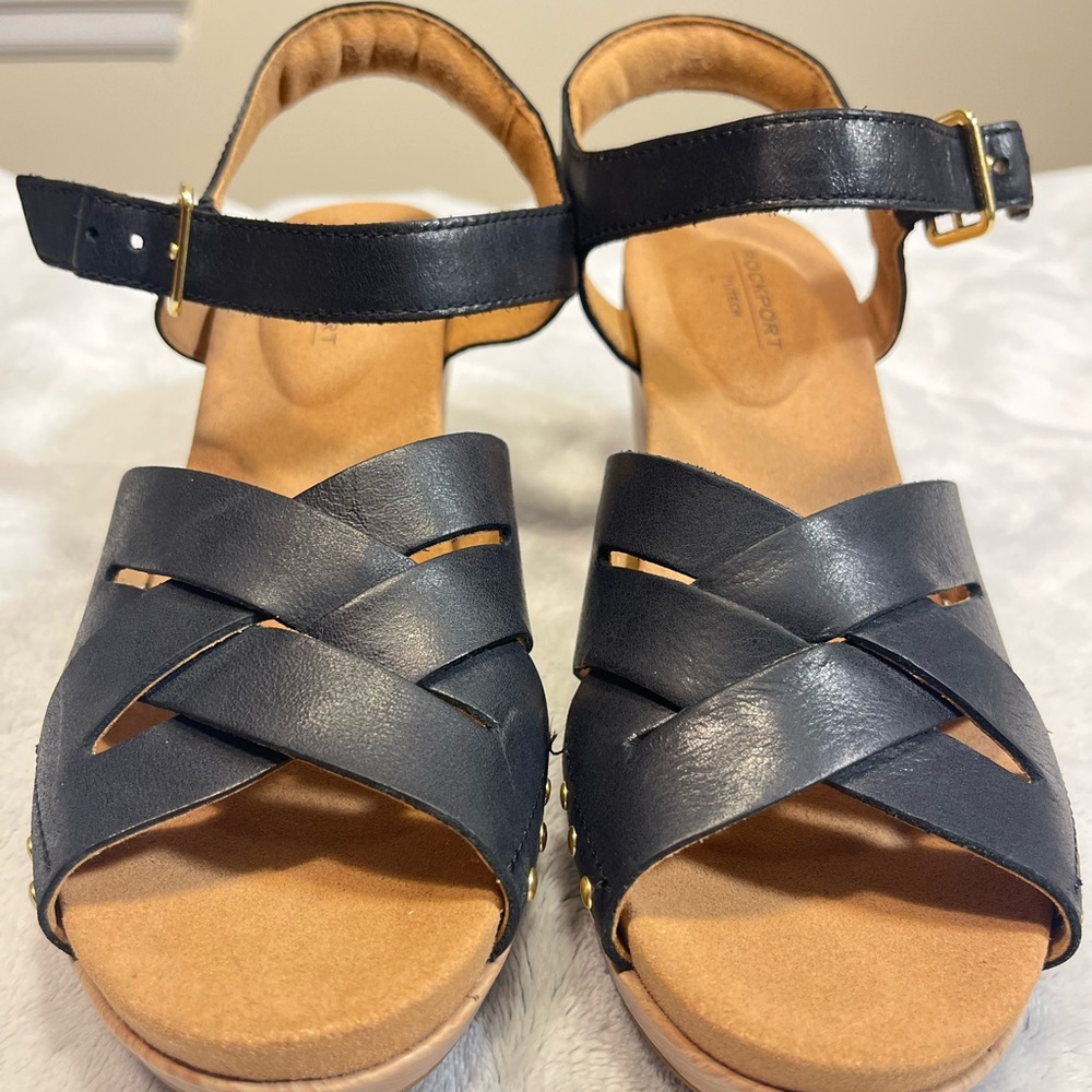 Black sandals for women